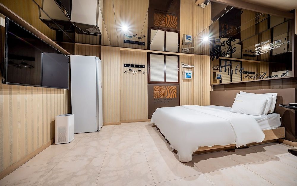 Suyu Hotel Soo Room (VIP (Styler Projector High Performing)