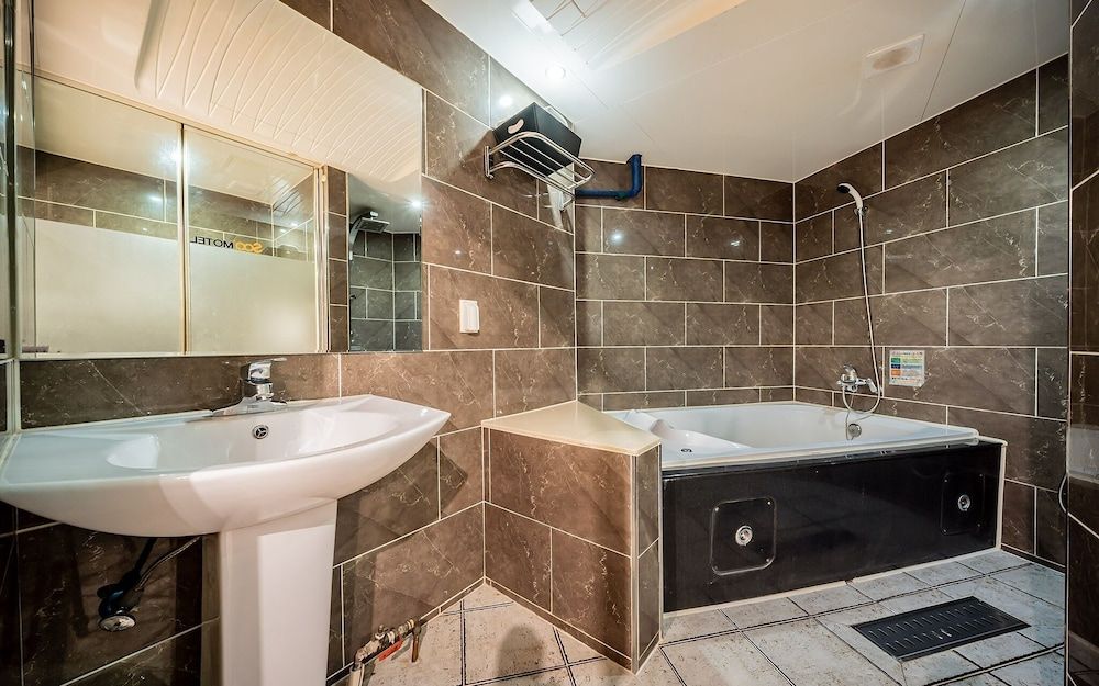 Suyu Hotel Soo Room (VIP (Styler Projector High Performing) 7