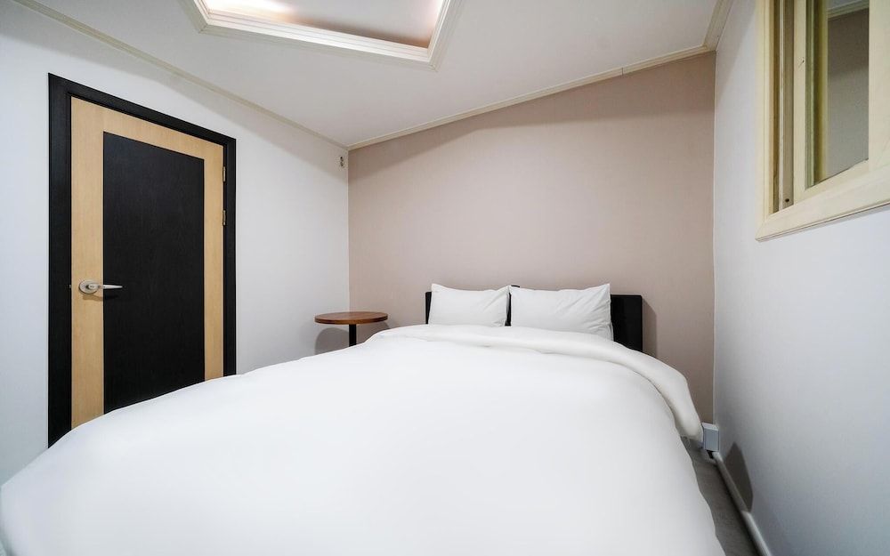 Suyu Hotel Soo Room (Standard (no parking 1pc Netflix Disn) 2