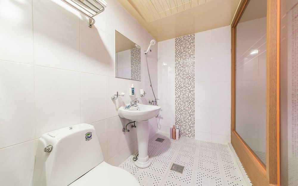 undefined Oryu Bon Motel 4