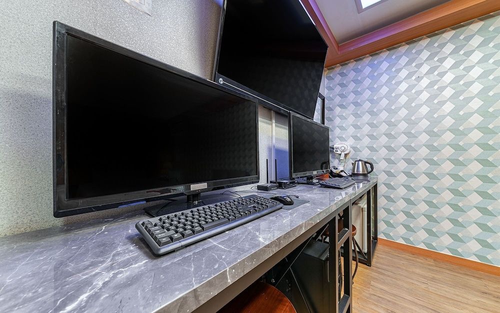 Oryu Bon Motel Room (Couple PC Room) 5