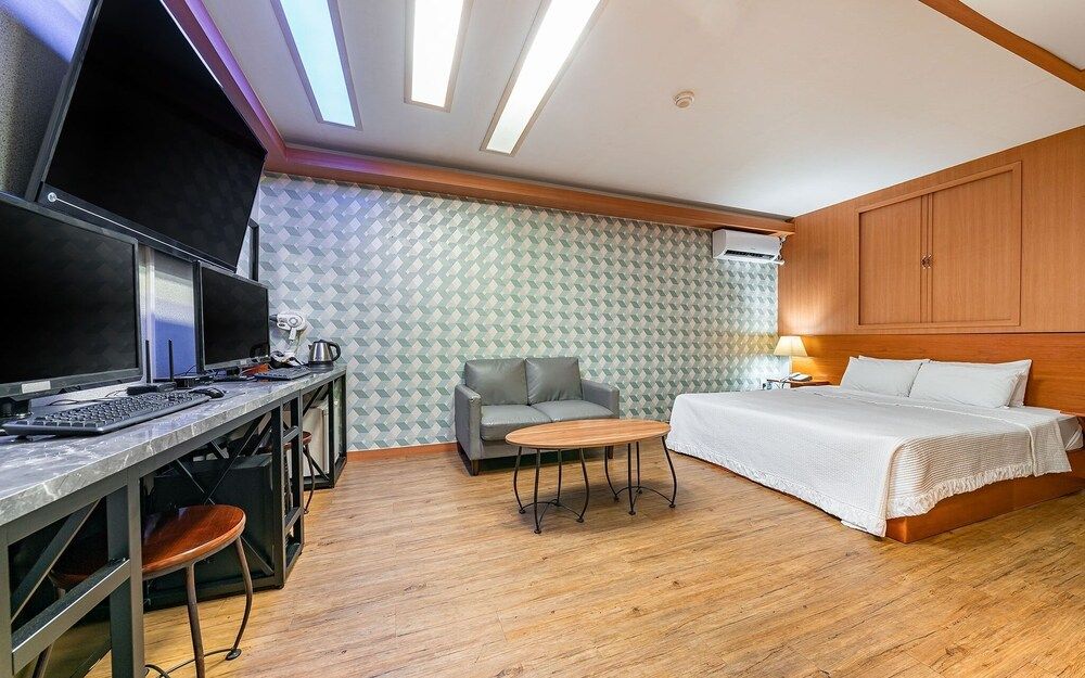 Oryu Bon Motel Room (Couple PC Room) 4