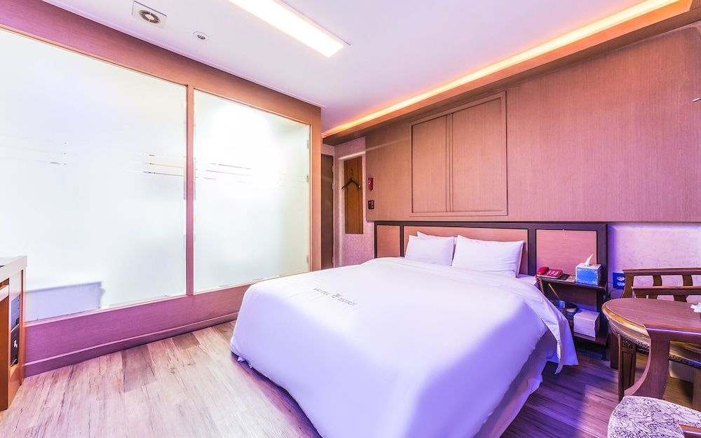 undefined Oryu Bon Motel 6