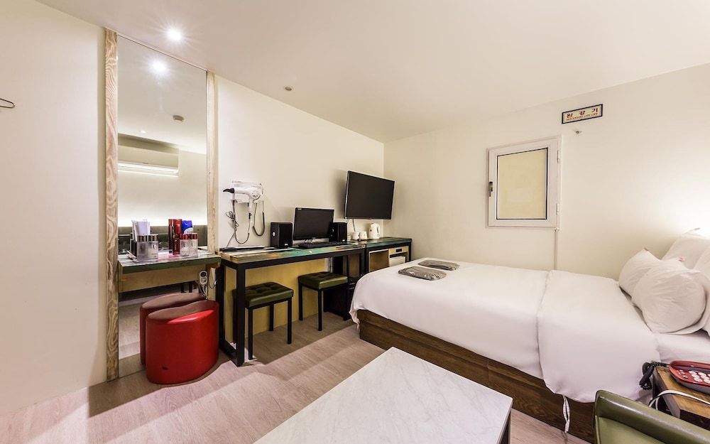 undefined Yeongdeungpo Hotel Home 5