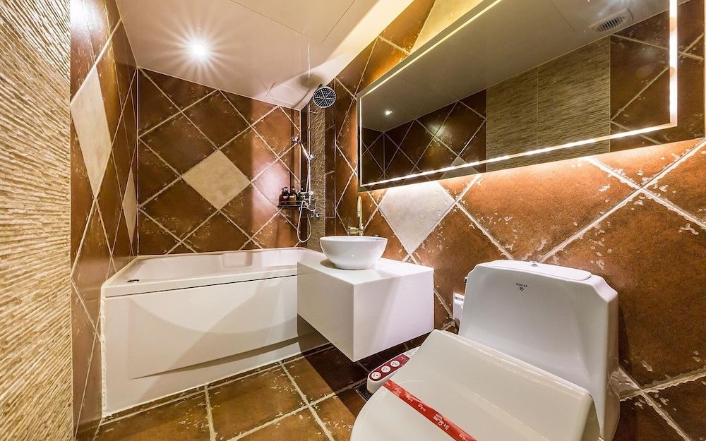 undefined Yeongdeungpo Hotel Home 9