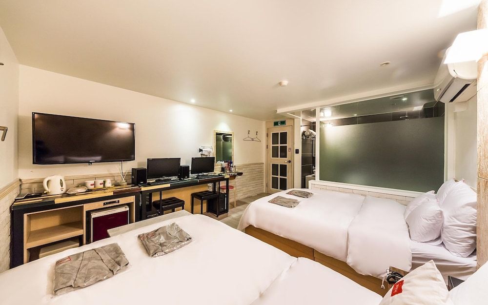 Yeongdeungpo Hotel Home Room (Deluxe Twin (2PC Netflix available)) 5