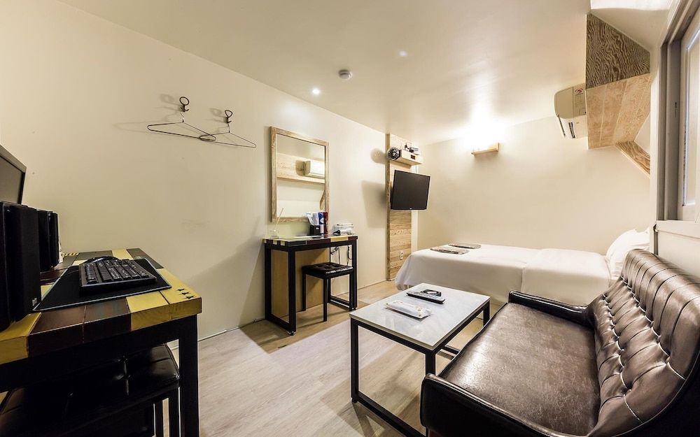 undefined Yeongdeungpo Hotel Home 8