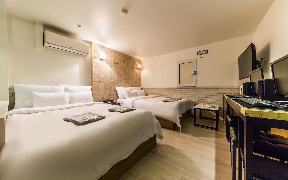 Yeongdeungpo Hotel Home Room (Deluxe Twin (2PC Netflix available))