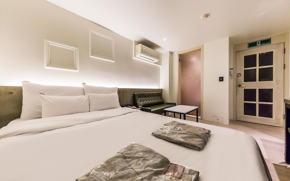 undefined Yeongdeungpo Hotel Home 6