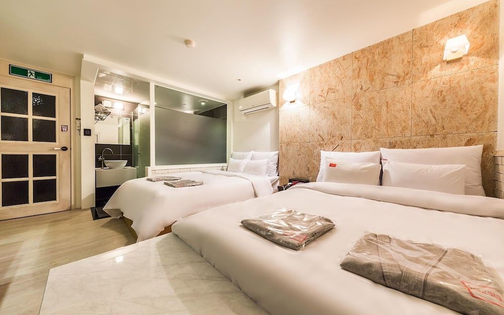 Yeongdeungpo Hotel Home Room (Deluxe Twin (2PC Netflix available)) 2