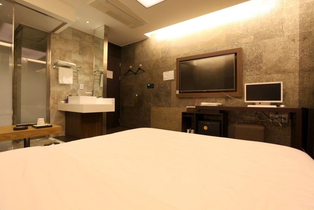 undefined Seoul National University Station Dam 10