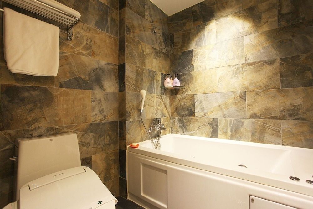 Seoul National University Station Dam Room (Semi-Special Room) 12