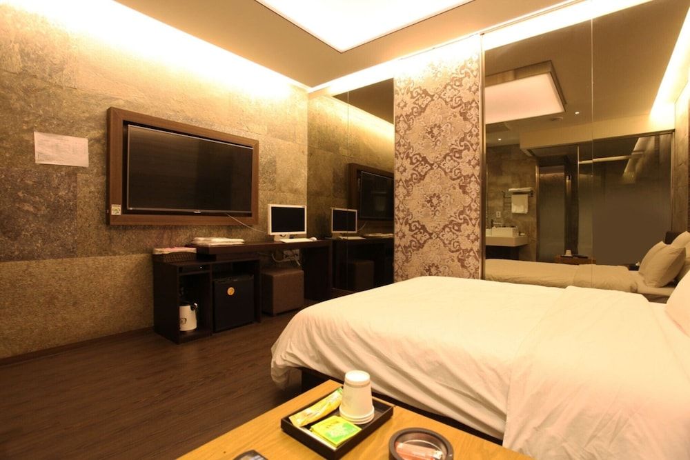 Seoul National University Station Dam Room (Semi-Special Room) 4