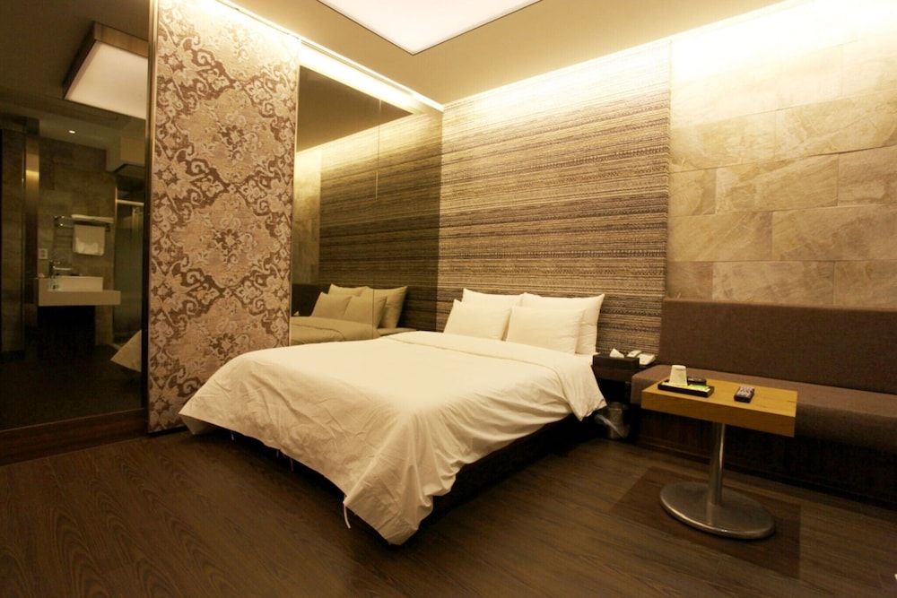 undefined Seoul National University Station Dam 8