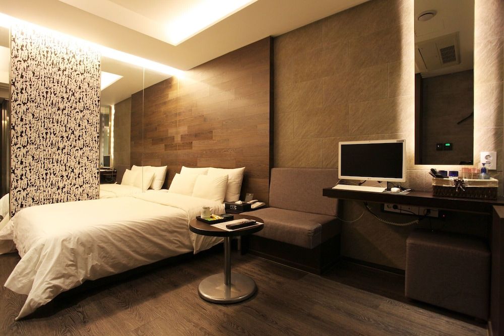 Seoul National University Station Dam Room (Standard Room)