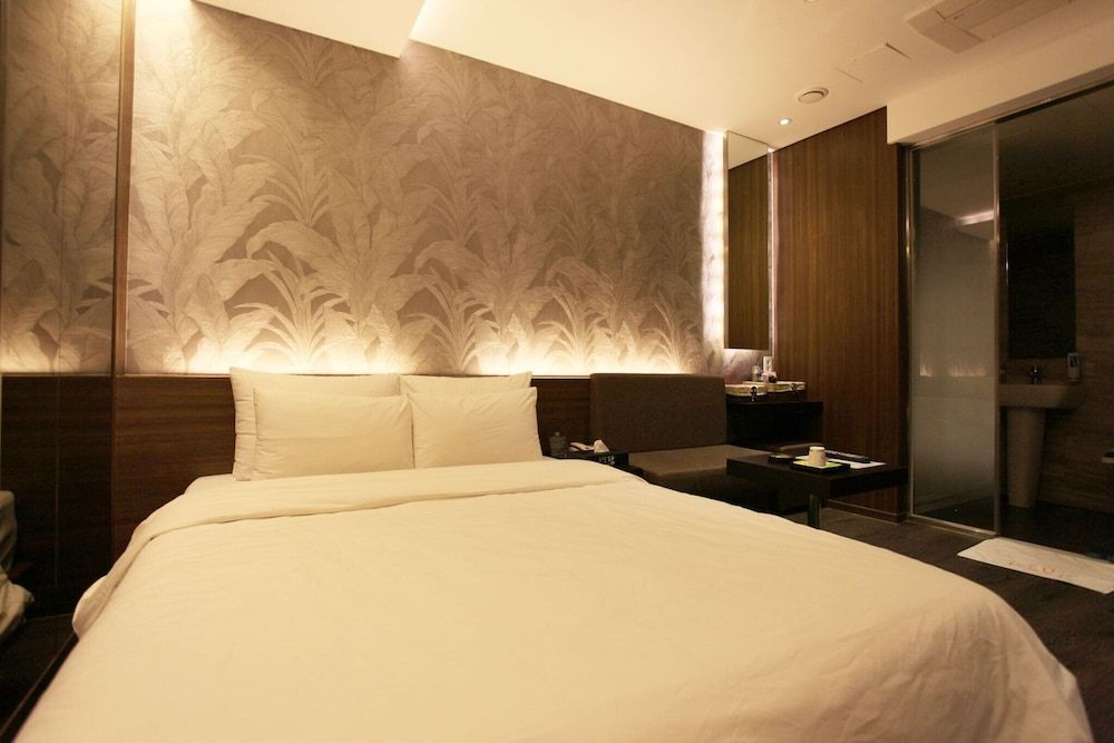 Seoul National University Station Dam Room (Standard Room) 2