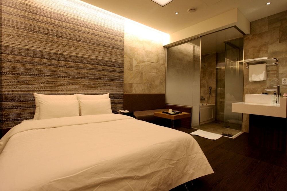 undefined Seoul National University Station Dam 9