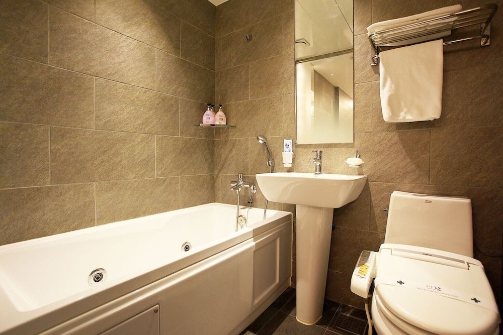 Seoul National University Station Dam Room (Standard Room) 10