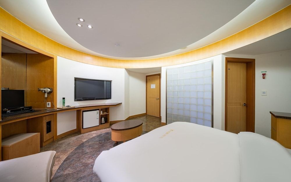 Sangbong Thema Room (Premium No 5 (65-inch smart TV in all) 5