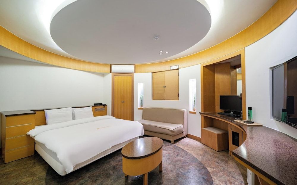 Sangbong Thema Room (Premium No 5 (65-inch smart TV in all)