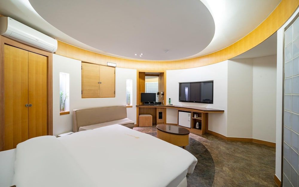 Sangbong Thema Room (Premium No 5 (65-inch smart TV in all) 2