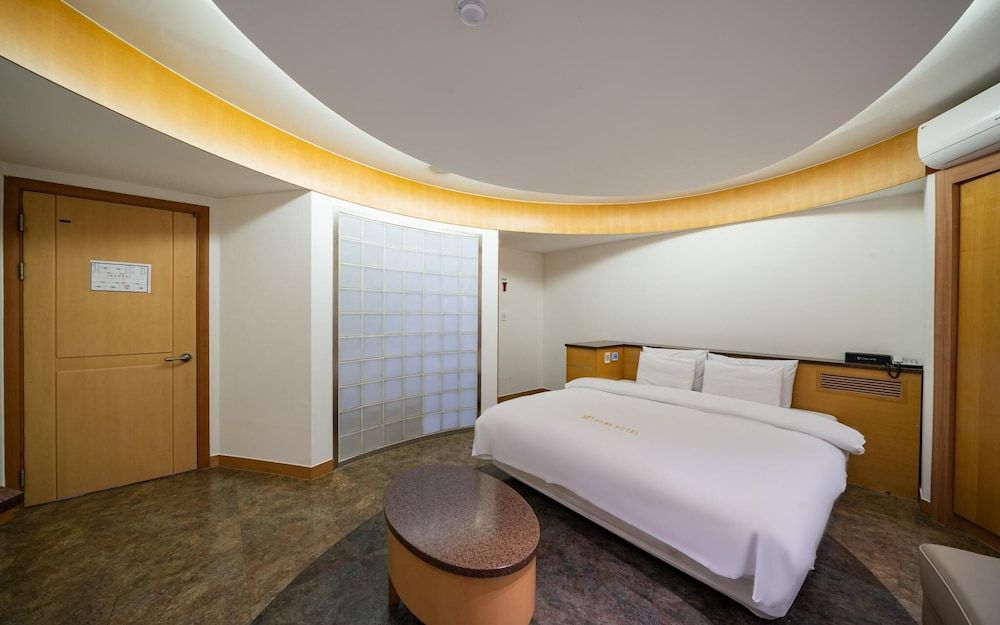 Sangbong Thema Room (Premium No 5 (65-inch smart TV in all) 7