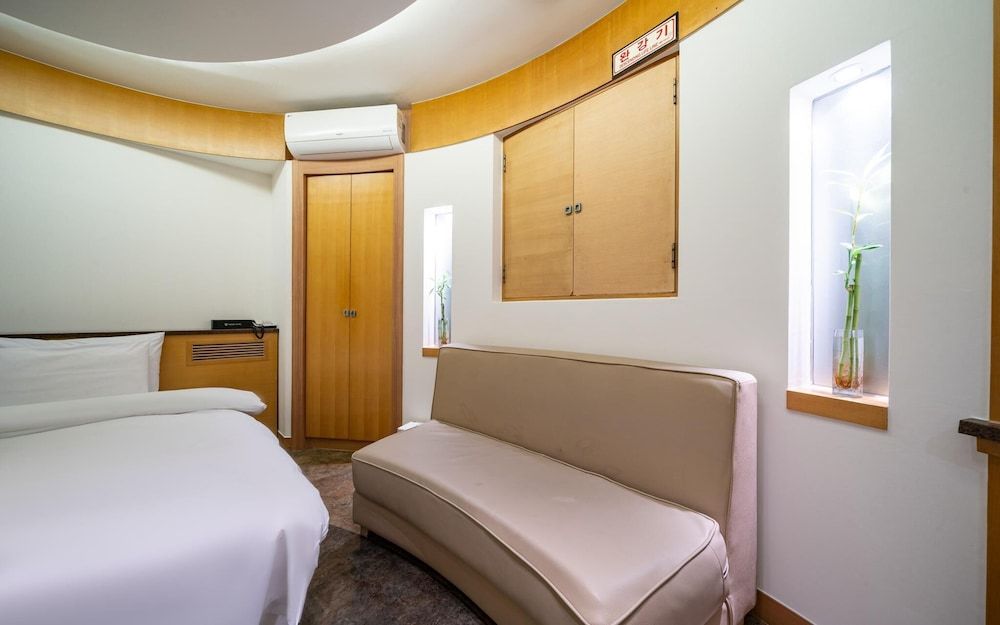 Sangbong Thema Room (Premium No 5 (65-inch smart TV in all) 6