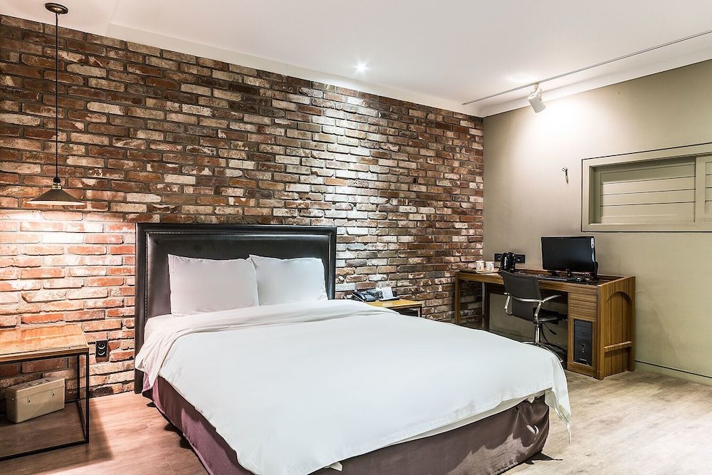 Gasan Marie Hotel Room (Standard room (Netflix Available)) 15