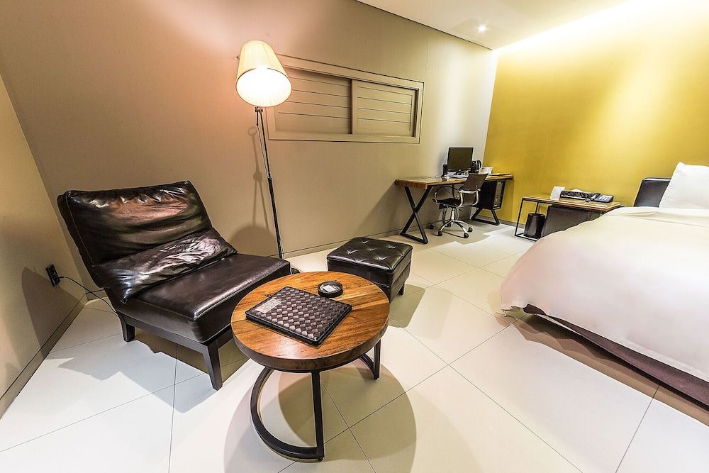 Gasan Marie Hotel Room (Special Room C (Netflix Available)) 13