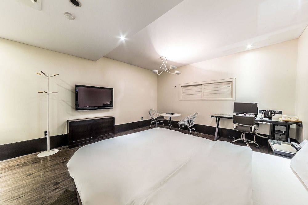 Gasan Marie Hotel Room (Standard room (Netflix Available)) 19