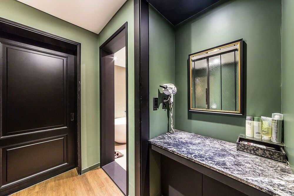 Gasan Marie Hotel Room (Special Room C (Netflix Available)) 27