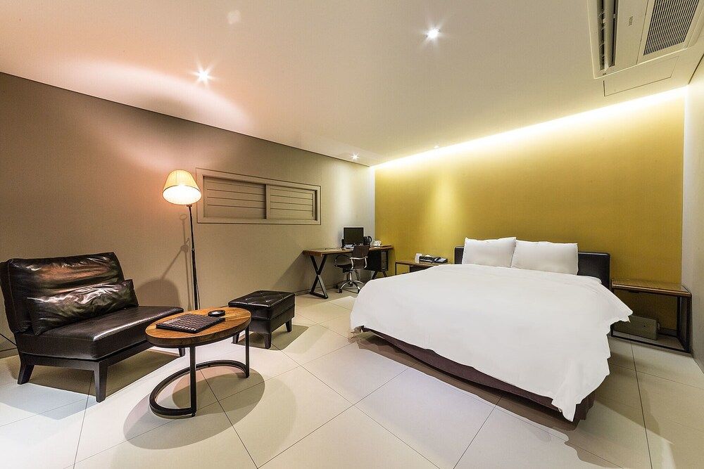 Gasan Marie Hotel Room (Special Room C (Netflix Available)) 9