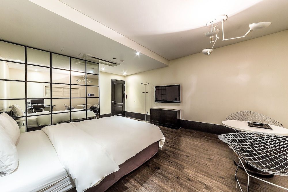 Gasan Marie Hotel Room (Standard room (Netflix Available)) 20