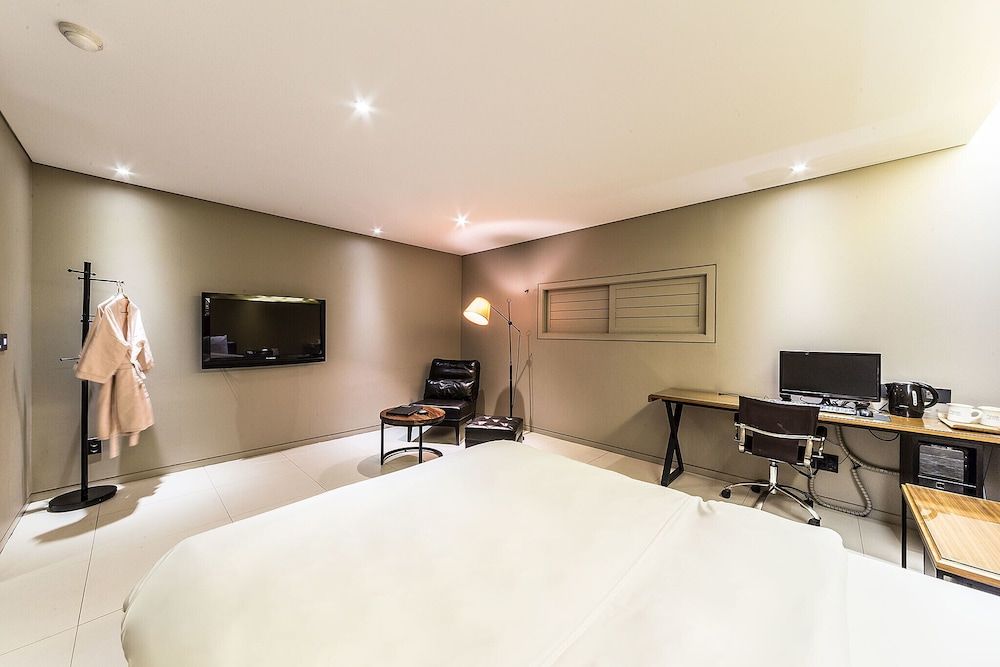 Gasan Marie Hotel Room (Special Room C (Netflix Available)) 10