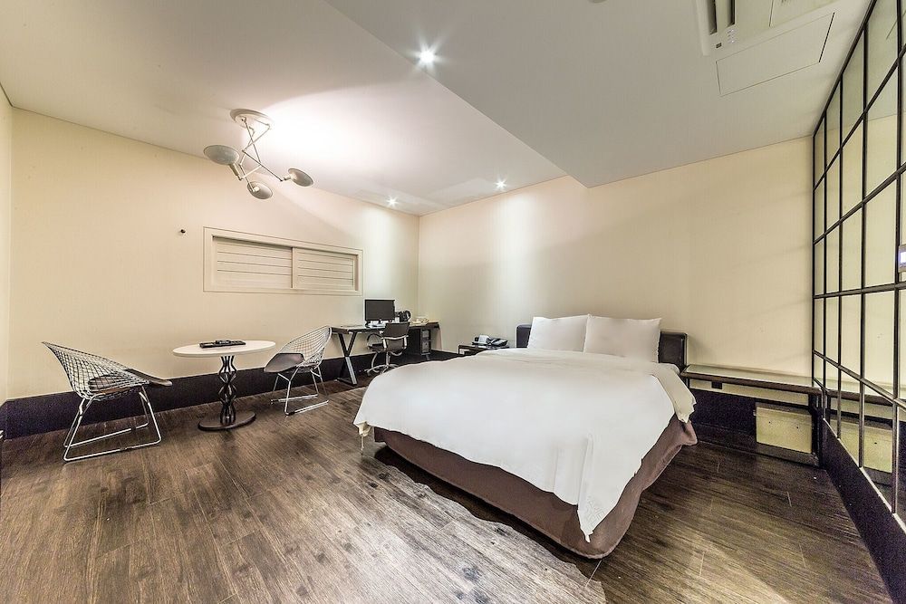 Gasan Marie Hotel Room (Standard room (Netflix Available)) 18
