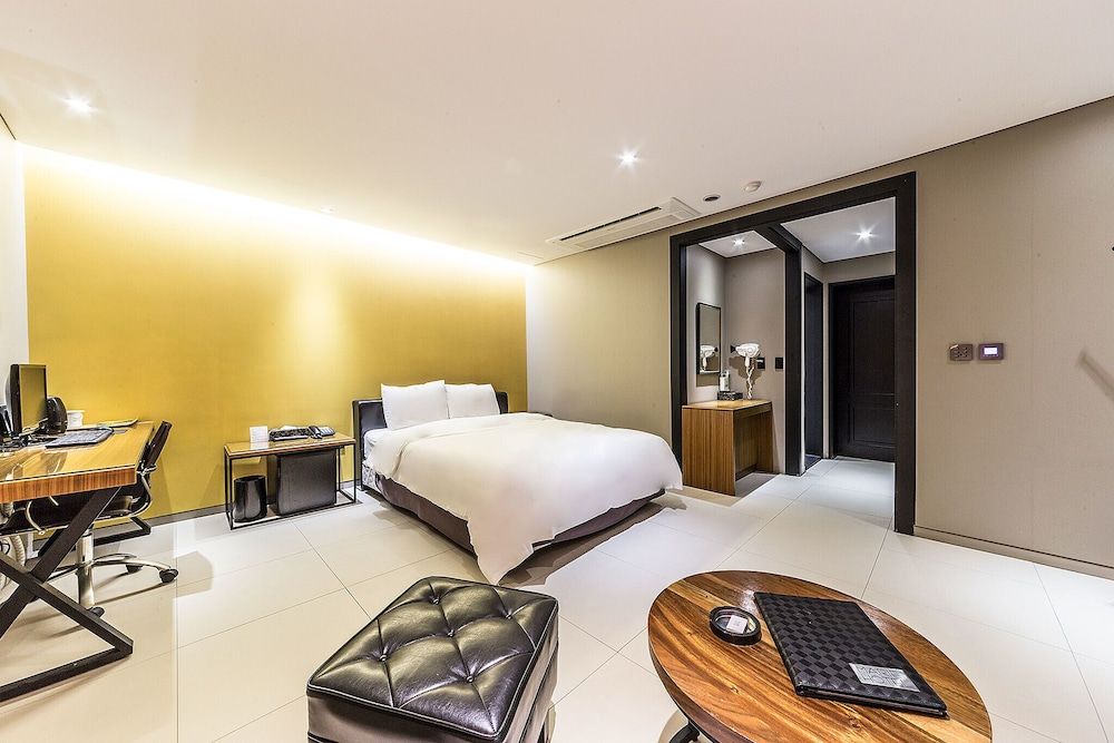 Gasan Marie Hotel Room (Special Room C (Netflix Available)) 12