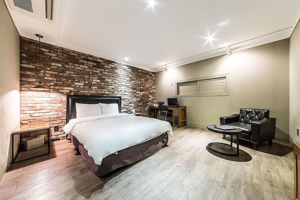Gasan Marie Hotel Room (Standard room (Netflix Available)) 10