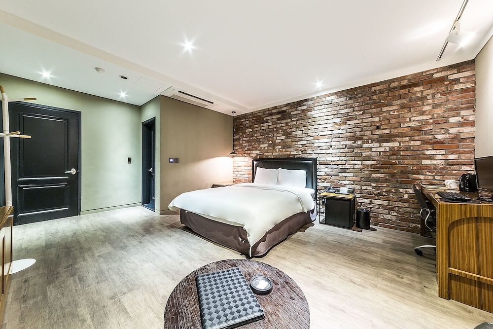Gasan Marie Hotel Room (Standard room (Netflix Available)) 11