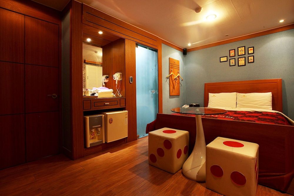 undefined Hwagok Rich 6