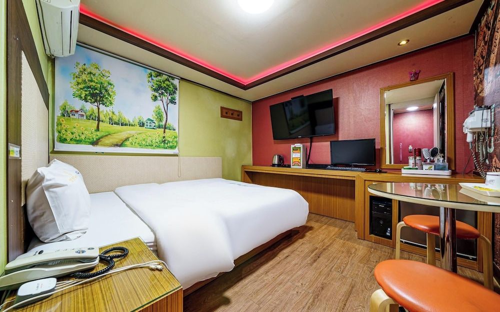 Geumcheon Yeongbin Room (Deluxe (Netflix available))