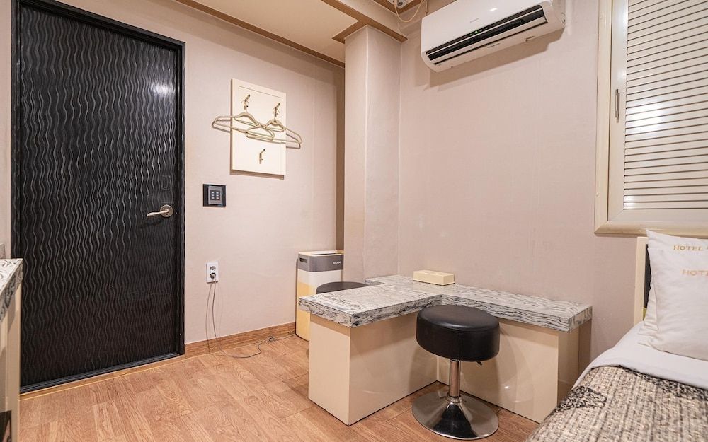 Suyu Windsor Room (Standard room (TV 55 inches)) 12