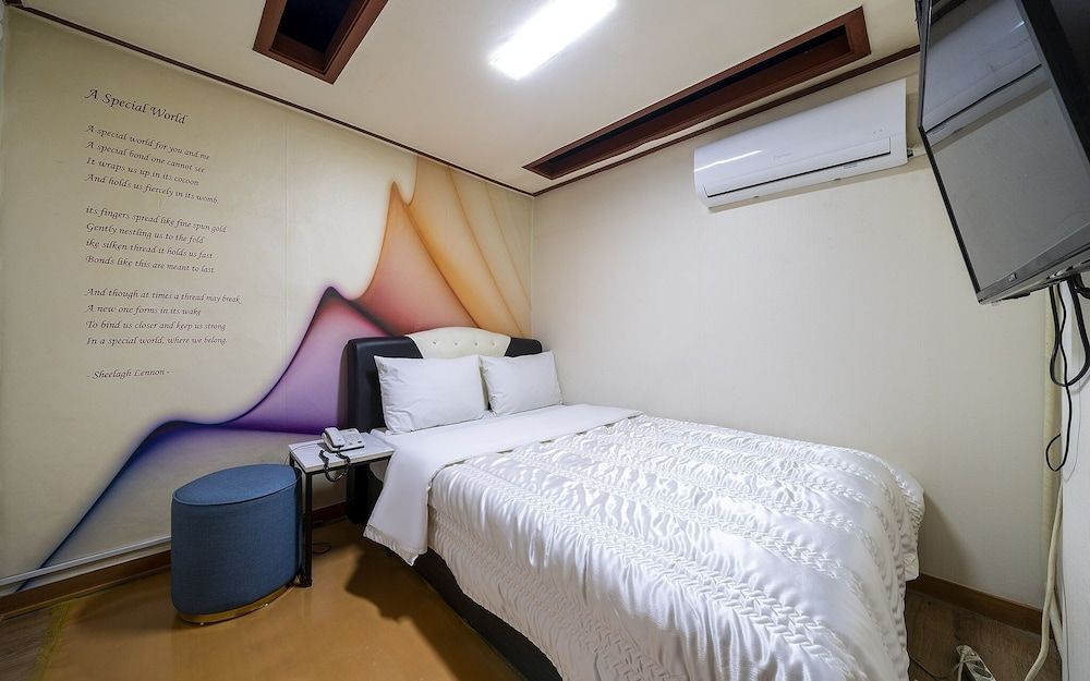 Suyu Ritz Room (Special Room C (Netflix Available)) 5