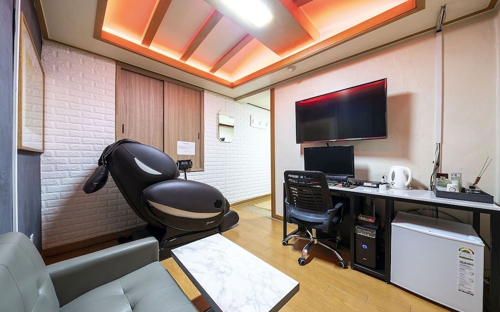 Suyu Ritz Room (Special Room C (Netflix Available)) 2