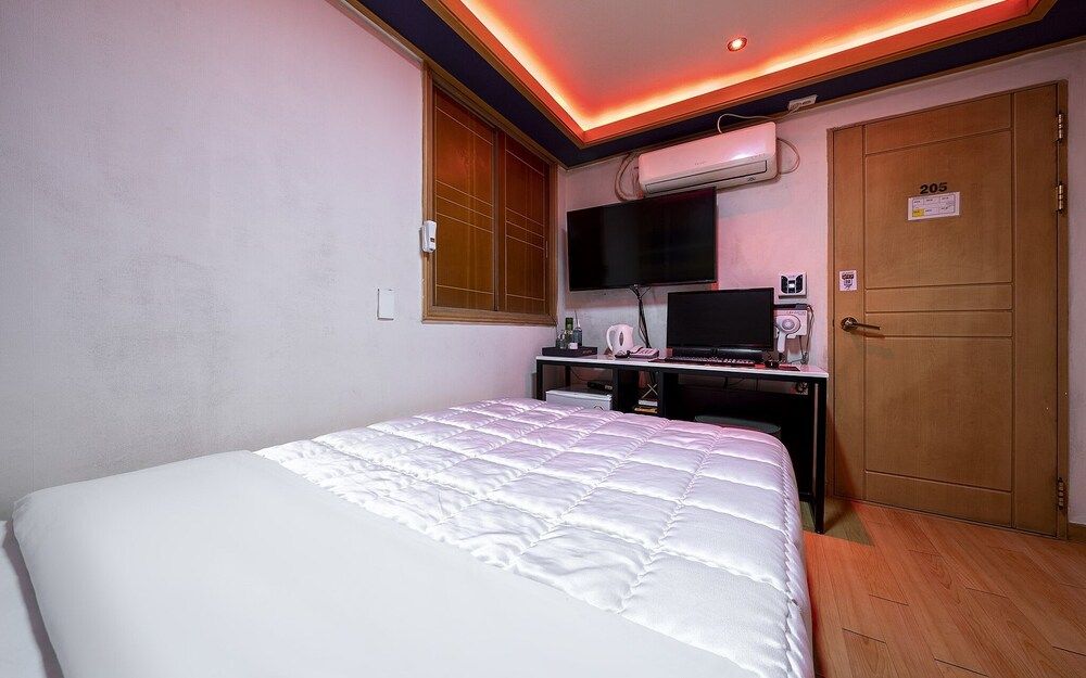 Suyu Ritz Room (General Room B (Netflix available)) 2