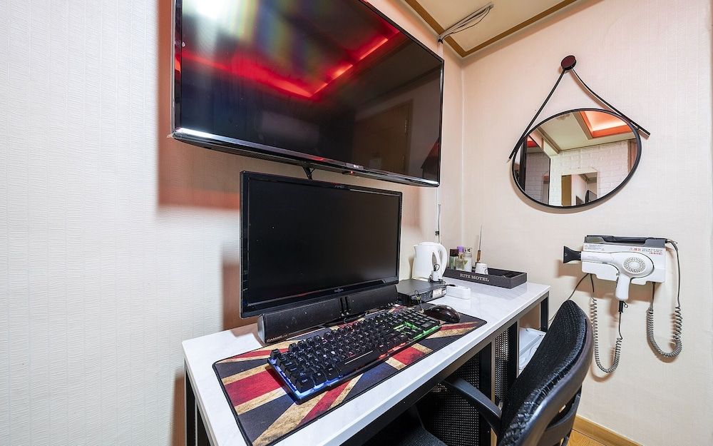 Suyu Ritz Room (Special Room C (Netflix Available)) 4