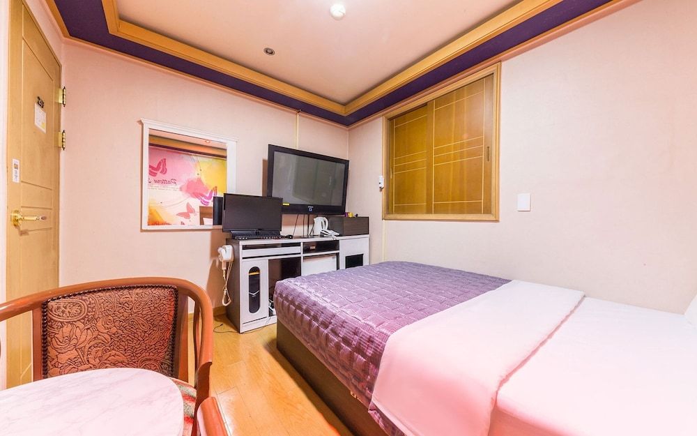 Suyu Ritz Room (Standard room A-bathtub (Netflix avai) 3