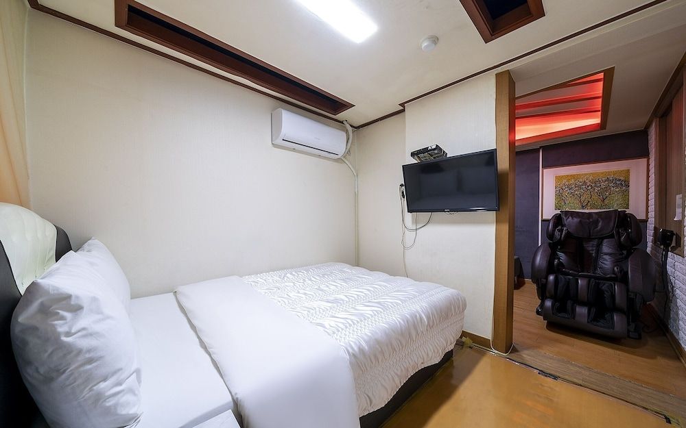 Suyu Ritz Room (Special Room C (Netflix Available)) 6