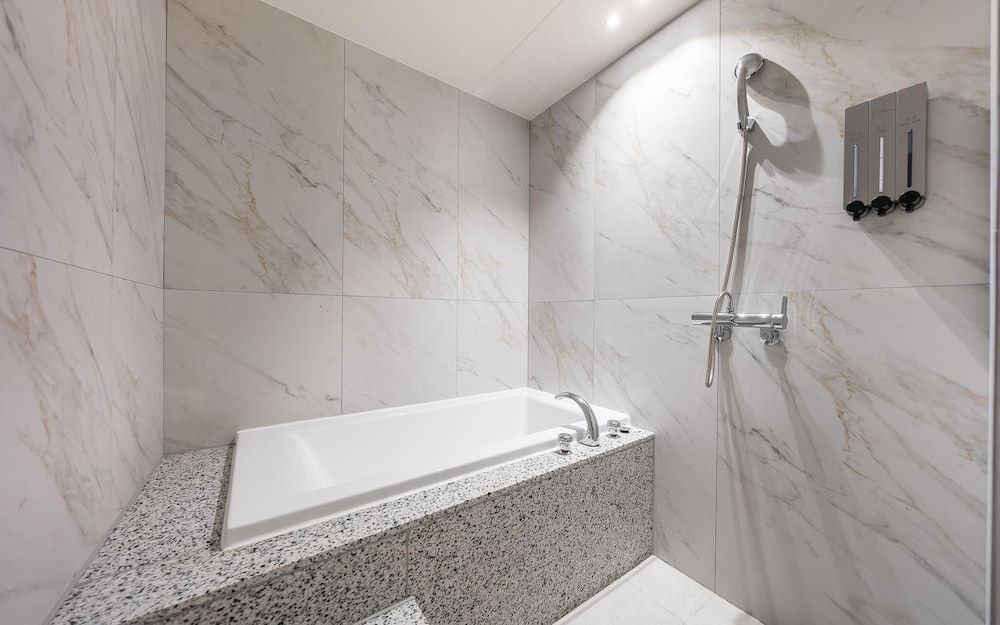 Sungshin University Station R Room (Special Room C (Netflix Available)) 12