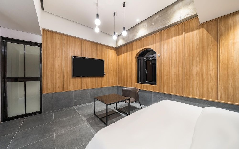 Sungshin University Station R Room (Suite (Netflix Available)) 9