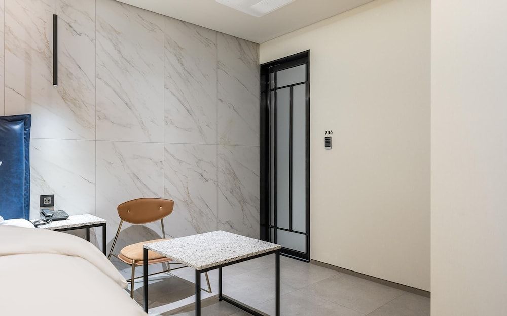 Sungshin University Station R Room (Special Room C (Netflix Available)) 10